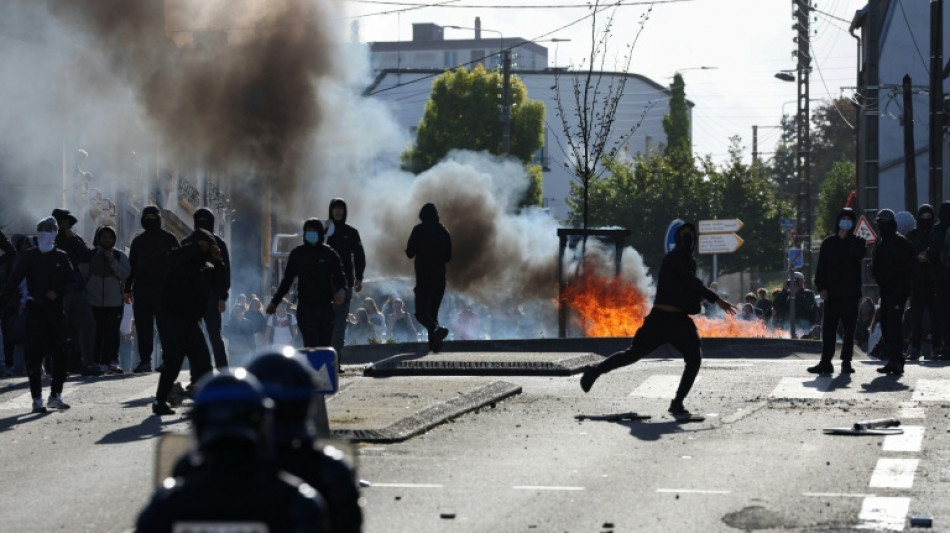  Gewaltsame Sch&uuml;lerproteste in Frankreich weiten sich aus: Mehrere Br&auml;nde 