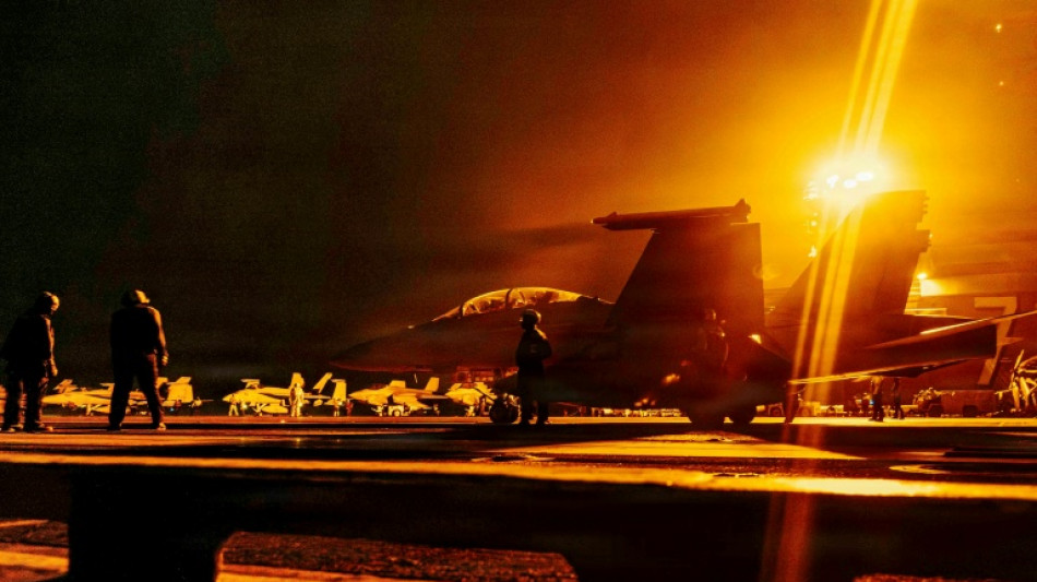  Iran, US trade threats after fresh strikes 