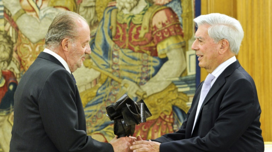 El ex rey español Juan Carlos estará presente en la recepción de Vargas Llosa en la Academia francesa