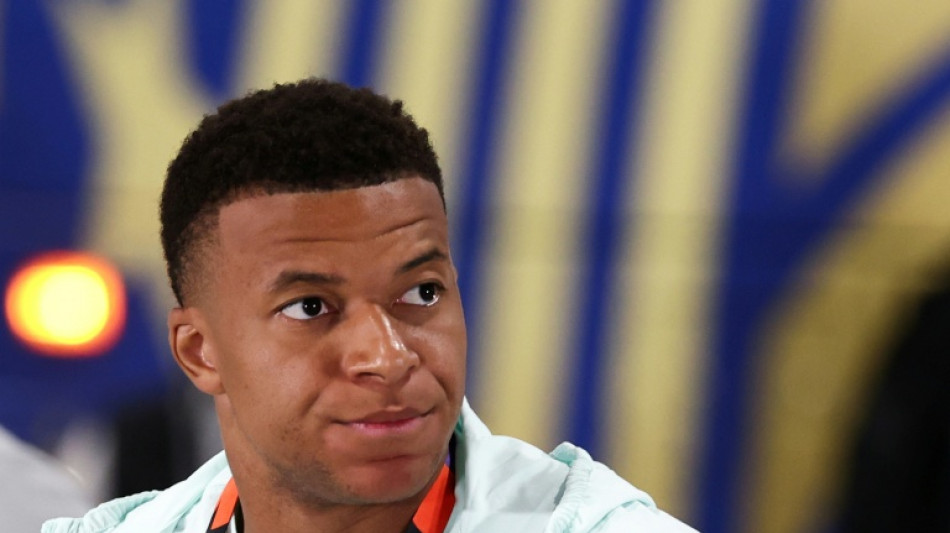  Mbapp&eacute; se reapresenta ao Real Madrid ap&oacute;s tr&ecirc;s semanas de f&eacute;rias 