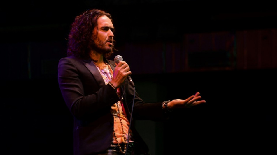 Inculpé pour viols au Royaume-Uni, le comédien Russell Brand rejette les accusations