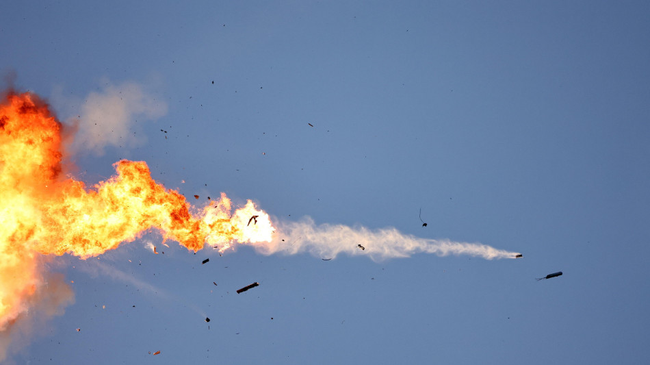  Emirati, 'difese aeree in azione contro missili e droni' 