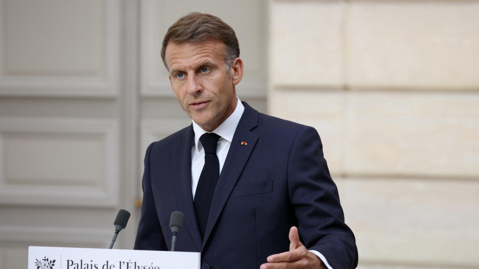  Macron avverte, 'attacchi ibridi russi non resteranno senza risposta' 