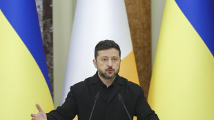 Zelensky, 6 morti e decine di feriti nel raid russo su Kiev