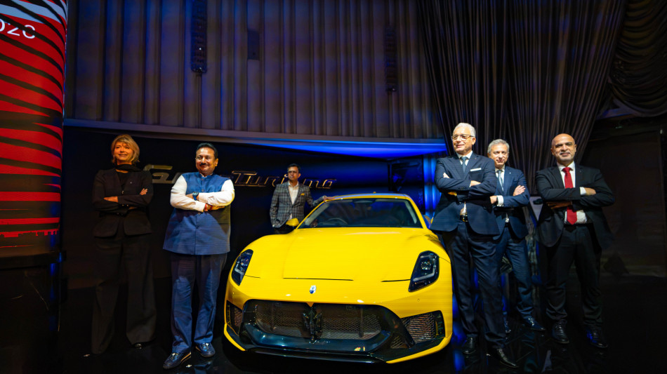  Maserati rafforza la presenza in India, inaugurato a Mumbai nuovo showroom Navnit 