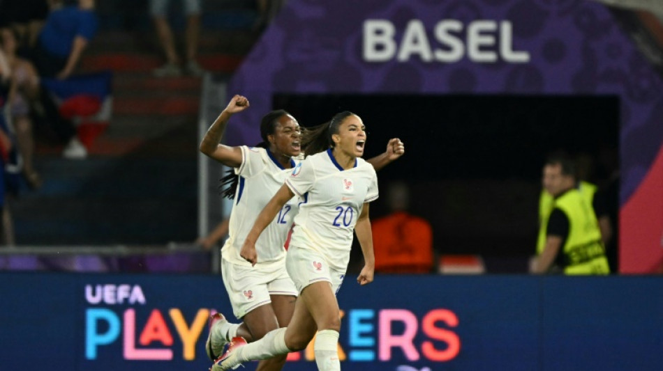 Euro-2025: Cascarino lib&egrave;re les Bleues qui se hissent en quarts