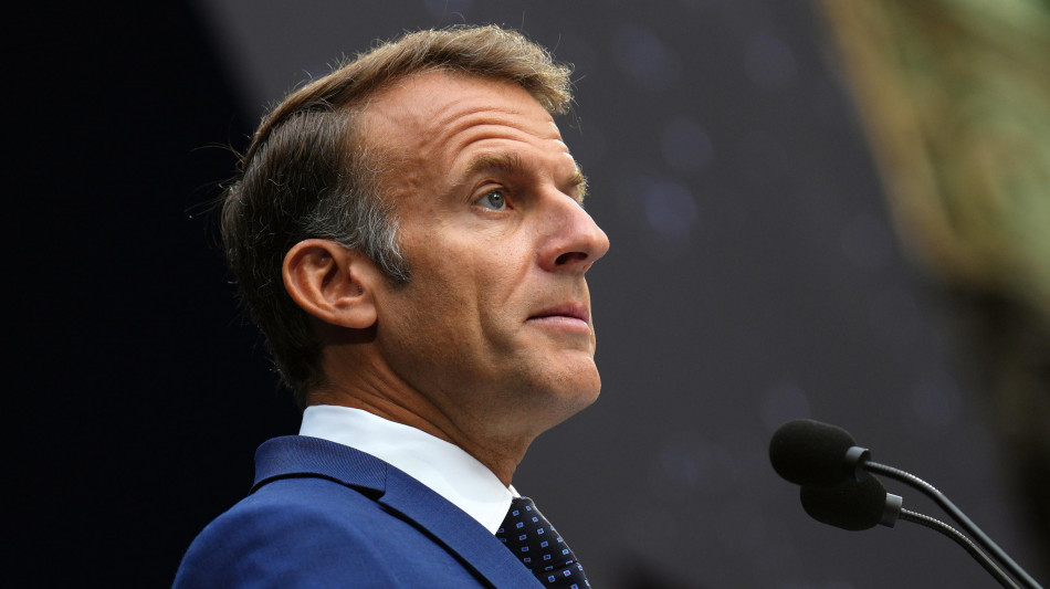 Macron, la Francia convocher&agrave; un vertice G7 sull'energia 