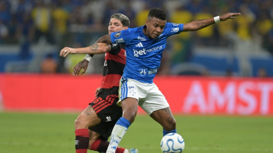  Flamengo e Cruzeiro empatam no Mineir&atilde;o (1-1) na ida das oitavas da Libertadores 