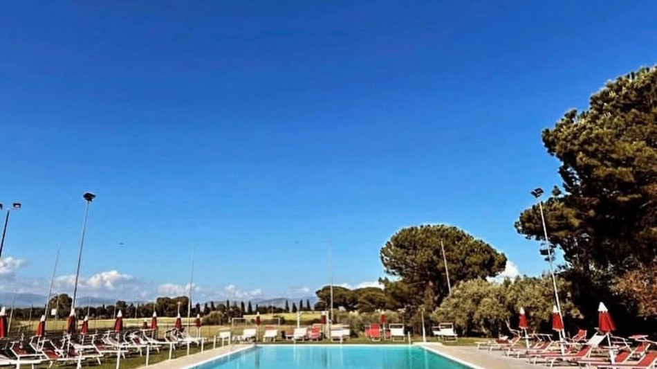 Caduto in piscina venerdì, morto bimbo di quattro anni