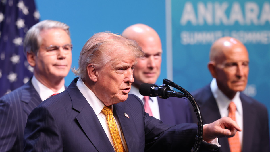 Trump, 'Spagna cattiva, Italia buona. Al di l&agrave; di piccoli screzi Nato unita'