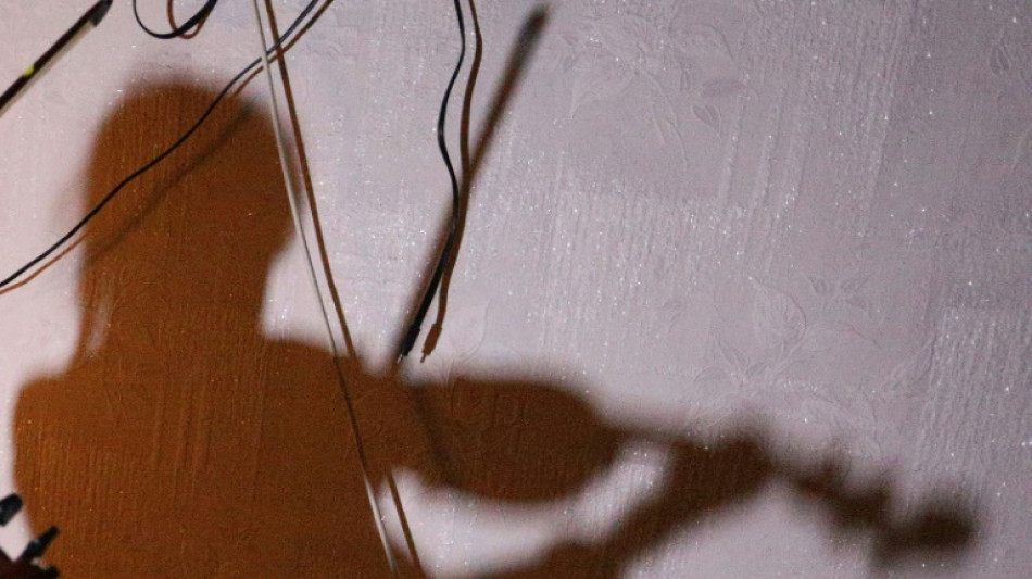 Des abris ukrainiens aux r&eacute;seaux sociaux, le violon comme "arme de r&eacute;sistance"