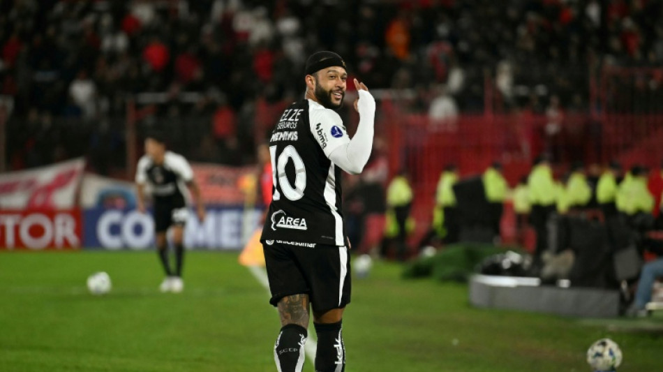 Memphis Depay d&aacute; ultimato ao Corinthians por valores atrasados