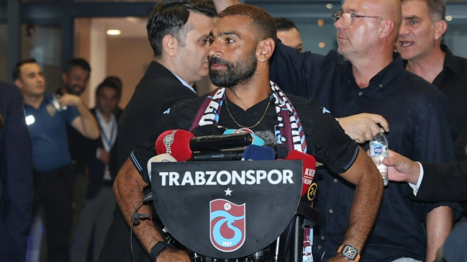  Salah arrives in Turkey to complete Trabzonspor move 