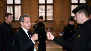 Tribunal francês confirma pena de prisão do ex-presidente Sarkozy por corrupção