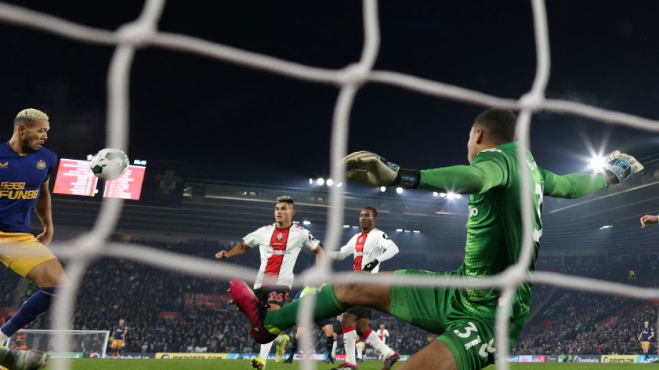 Joelinton sinks Saints to put Newcastle in sight of League Cup final