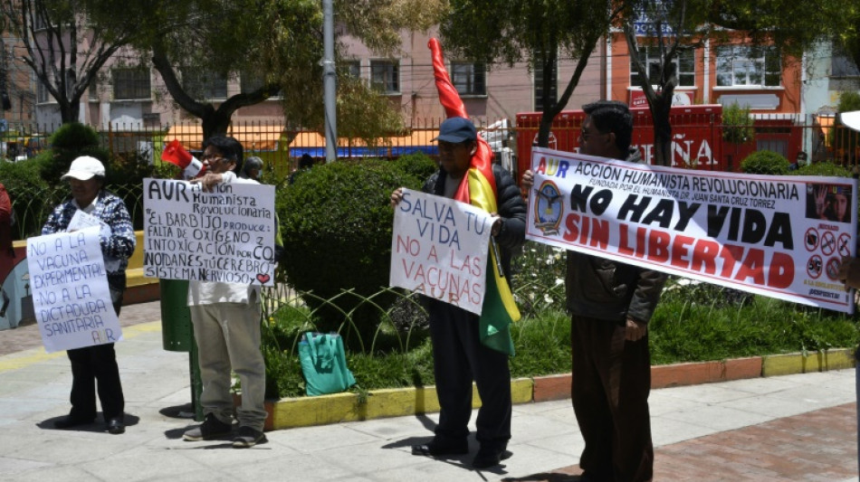 Bolivia suspende carné de vacunación tras presión de sectores críticos