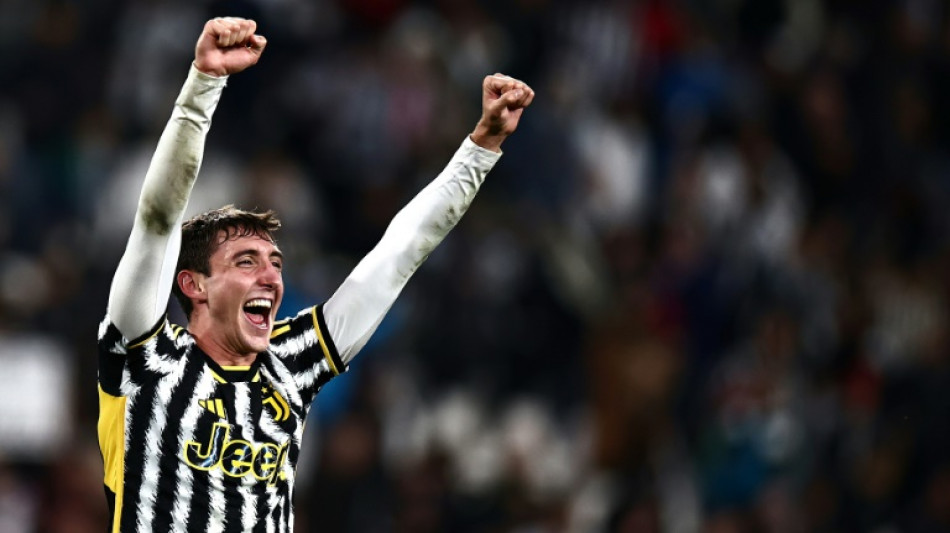 Juventus vence Verona com gol nos acr&eacute;scimos e &eacute; l&iacute;der provis&oacute;ria do Italiano