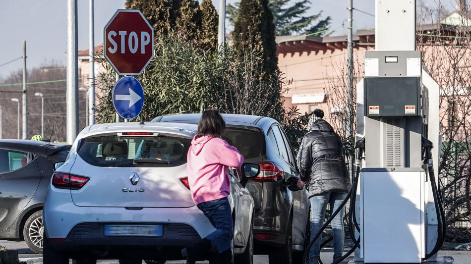 Caro prezzi da carburanti a edilizia, esposto Codacons in 104 procure 