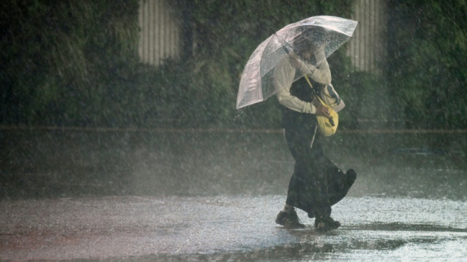  Typhoon Dujuan leaves four dead in Japan, 45,000 houses without power 
