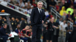 Ancelotti diz que Mbapp&eacute; 'tem a oportunidade' de igualar CR7 no Real Madrid
