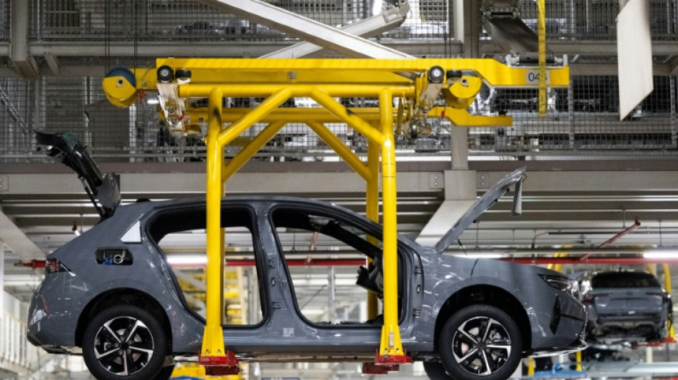  Industrie stabilisiert sich - besonders Autosektor baut jedoch massiv Stellen ab 