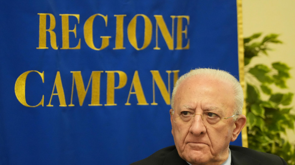 De Luca ironizza, 'si è pronunciata l'Altissima Corte'