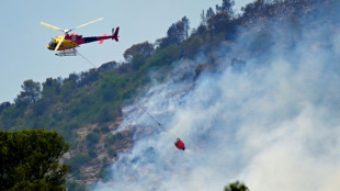 Levantan gran parte del confinamiento para afectados por un incendio en España, que sigue activo