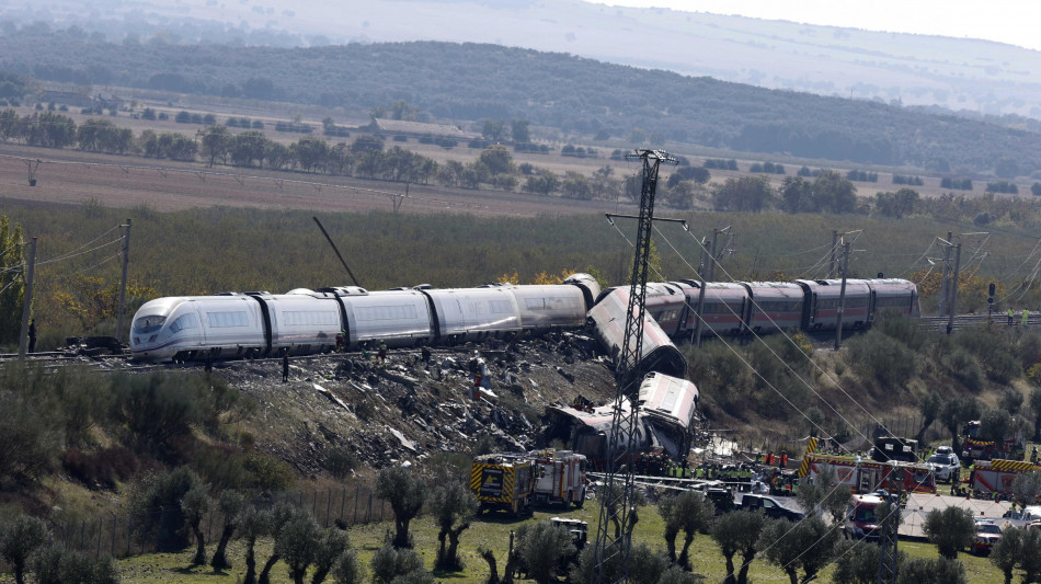  Farnesina, '7 italiani coinvolti nell'incidente tra treni in Spagna, due disperse' 