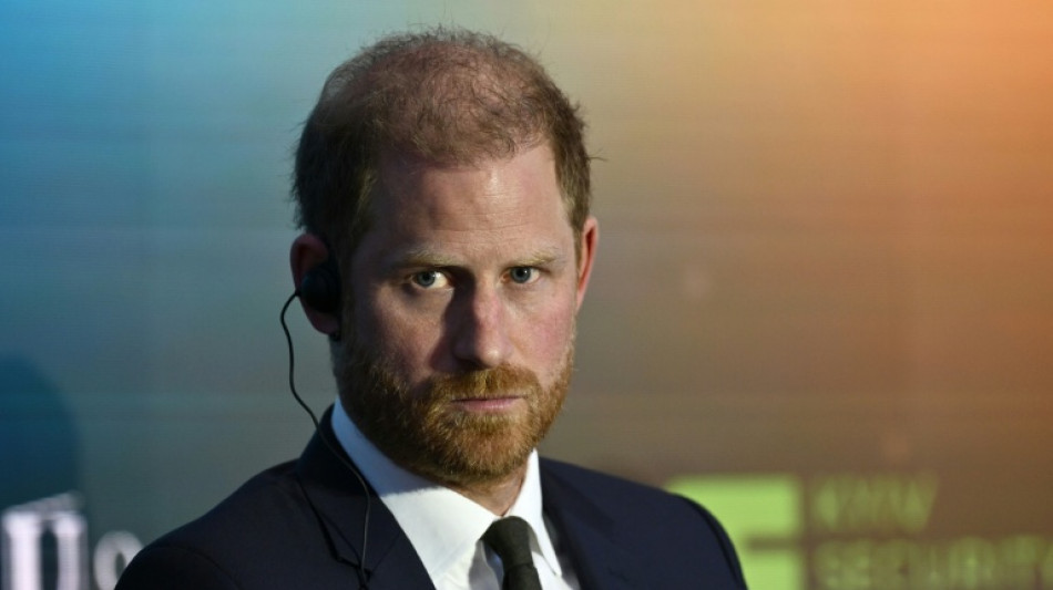  Prince Harry set to arrive in UK amid security spat  