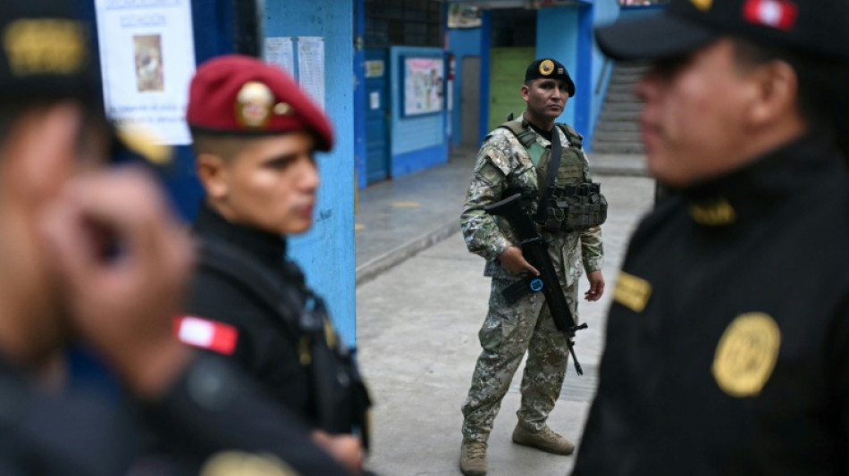  Right-wing candidates tipped for runoff in Peru presidential poll 