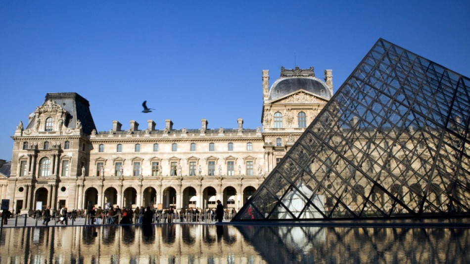  Bloqueado el acceso al Louvre en Par&iacute;s por movilizaci&oacute;n estudiantil 