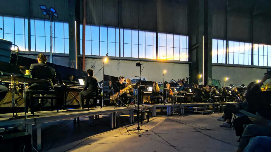  Al festival Aperto di Reggio l'onda sonora di 50 pianoforti 