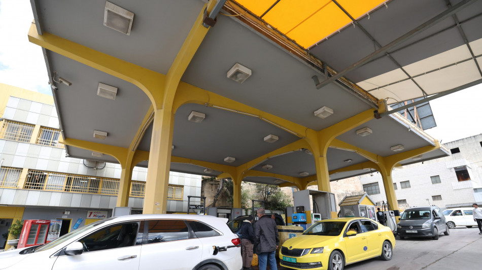  Prezzo benzina self cresce a 1,781 euro al litri, gasolio vola a 2,140 