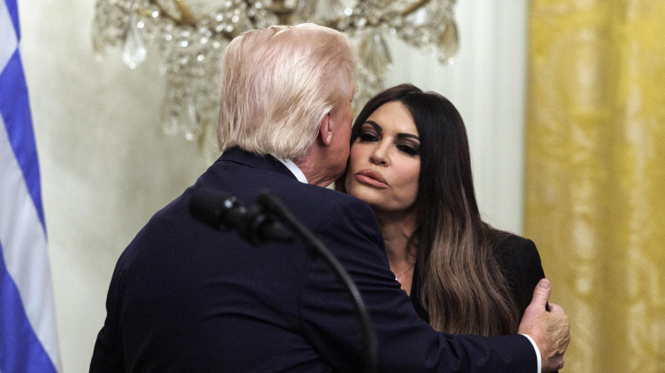  Wsj, 'l'ambasciatrice in Grecia chiese 100mila dollari a un donatore Maga' 