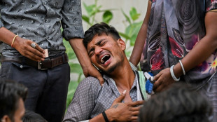 Les secours passent le site du crash du Boeing d'Air India au peigne fin 