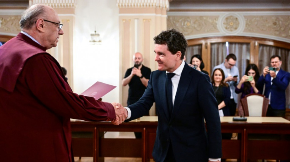 Pro-EU centrist Nicusor Dan sworn in as Romania president