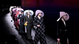Chanel apresenta inverno à beira-mar e Louis Vuitton se abre para o futuro