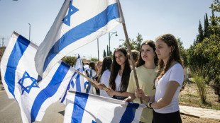 Tras dos años de incertidumbre, los padres de un soldado israelí le dan sepultura