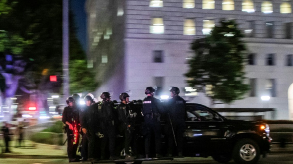 Alcaldesa levanta toque de queda nocturno en Los Ángeles