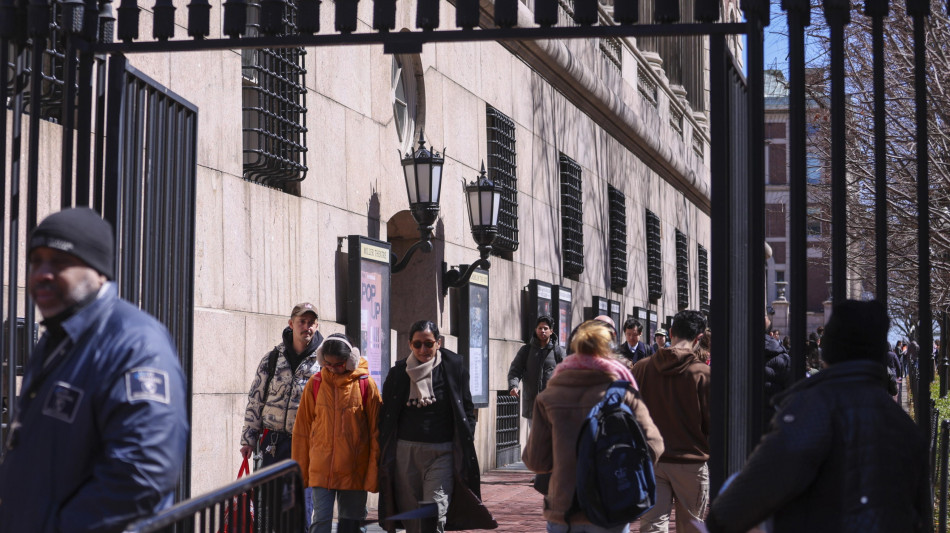 Columbia sportswear fa causa a Columbia University per marchio