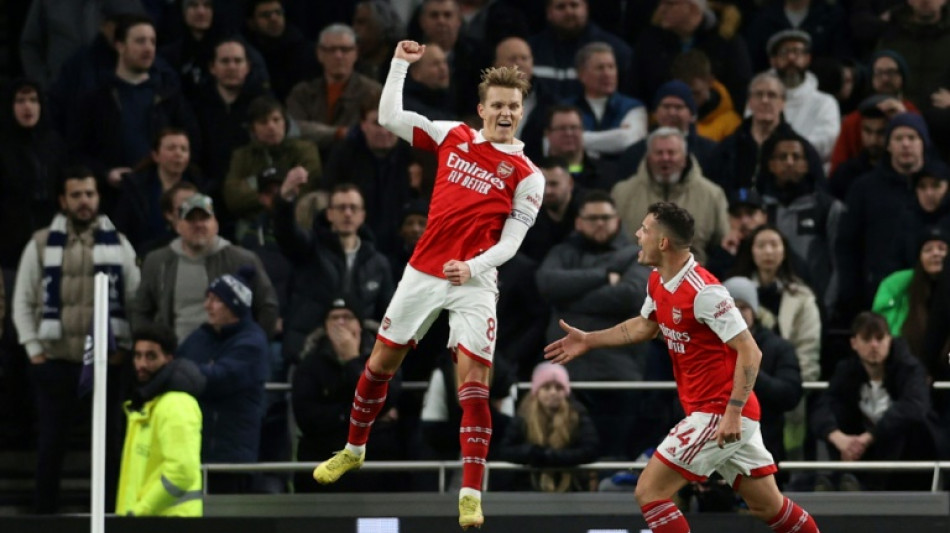 Arsenal sink Spurs to move eight clear, Chelsea ease pressure on Potter