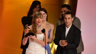 Taylor Swift hace historia en una noche de Grammys dominada por mujeres