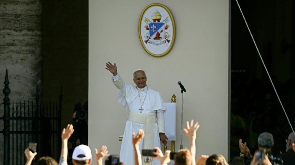  Papst Leo bei Besuch in Assisi von tausenden jungen Menschen begeistert empfangen 