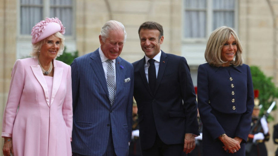 Empfang im Elysée: Charles und Camilla beginnen Staatsbesuch in Frankreich 
