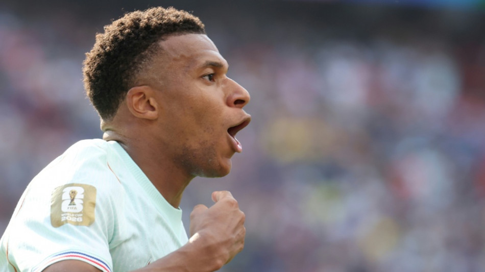  Traumtor nach Elfmeter-Patzer: Mbapp&eacute; l&auml;sst Frankreich jubeln 
