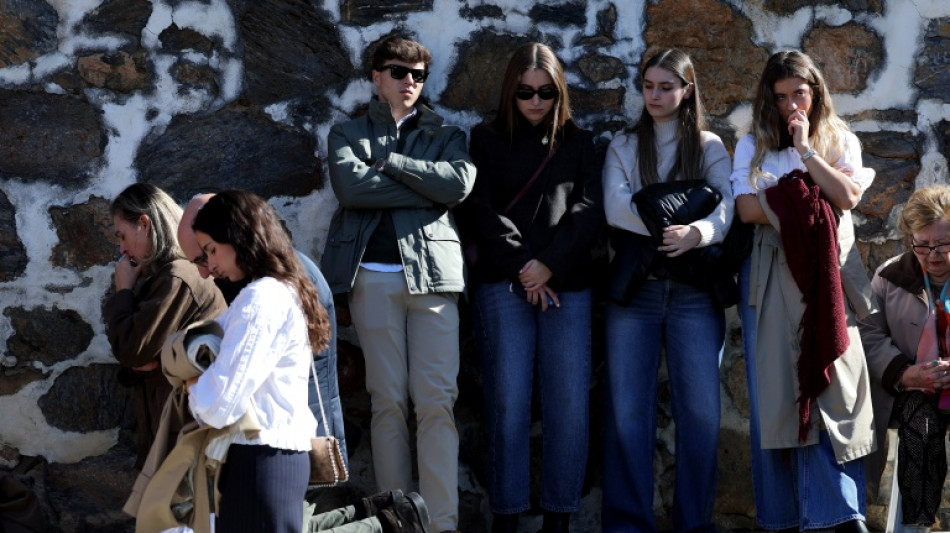  Spanish village gathers for memorial Mass for train crash victims 
