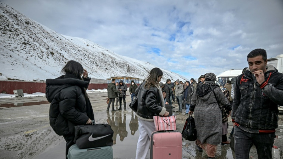  Iranianos na Turquia observam de longe agita&ccedil;&atilde;o em seu pa&iacute;s natal 