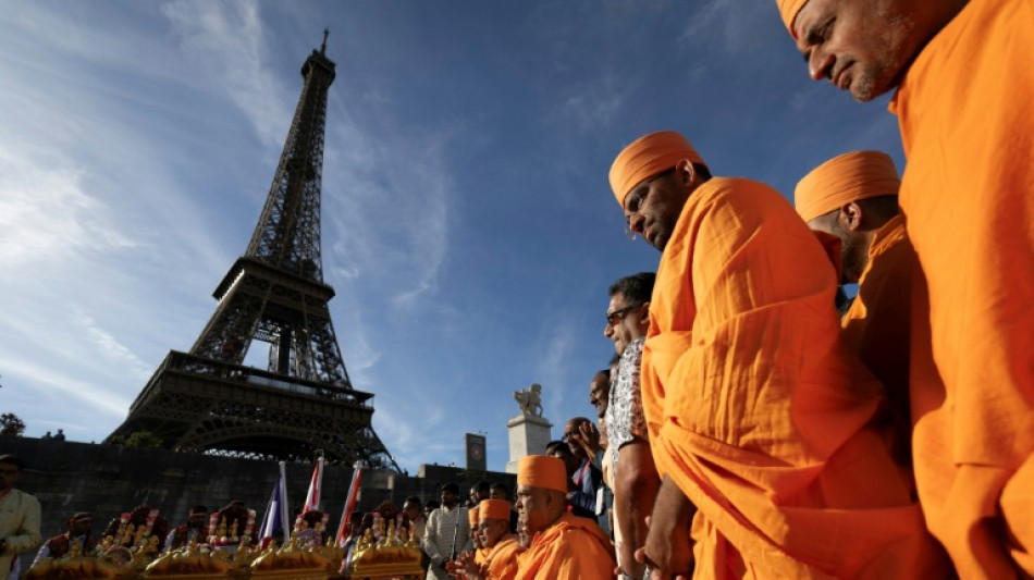  Torre Eiffel reabre ap&oacute;s greve contra discrimina&ccedil;&atilde;o de trabalhadoras 