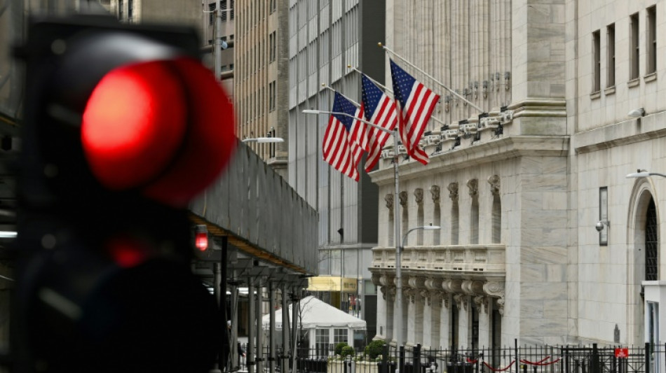 Wall Street termine mitigée, soucieuse pour la croissance 