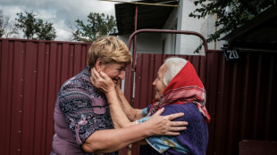 L&aacute;grimas de alivio tras reencuentro de familias ucranianas separadas por la guerra